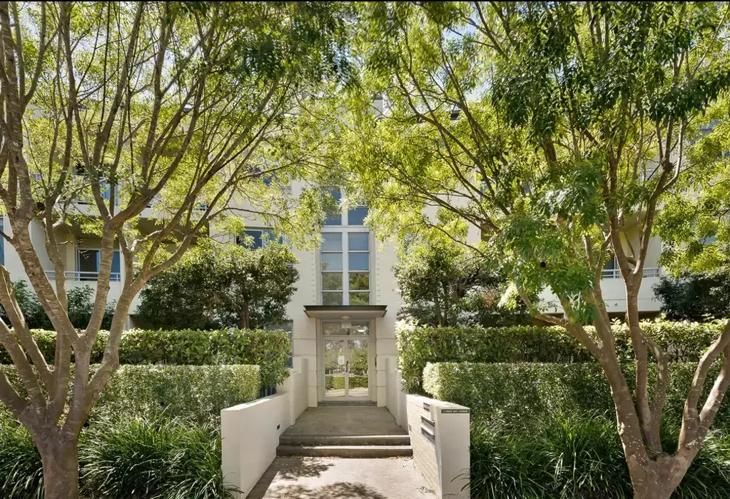 Large Apartment with Resort Style Living