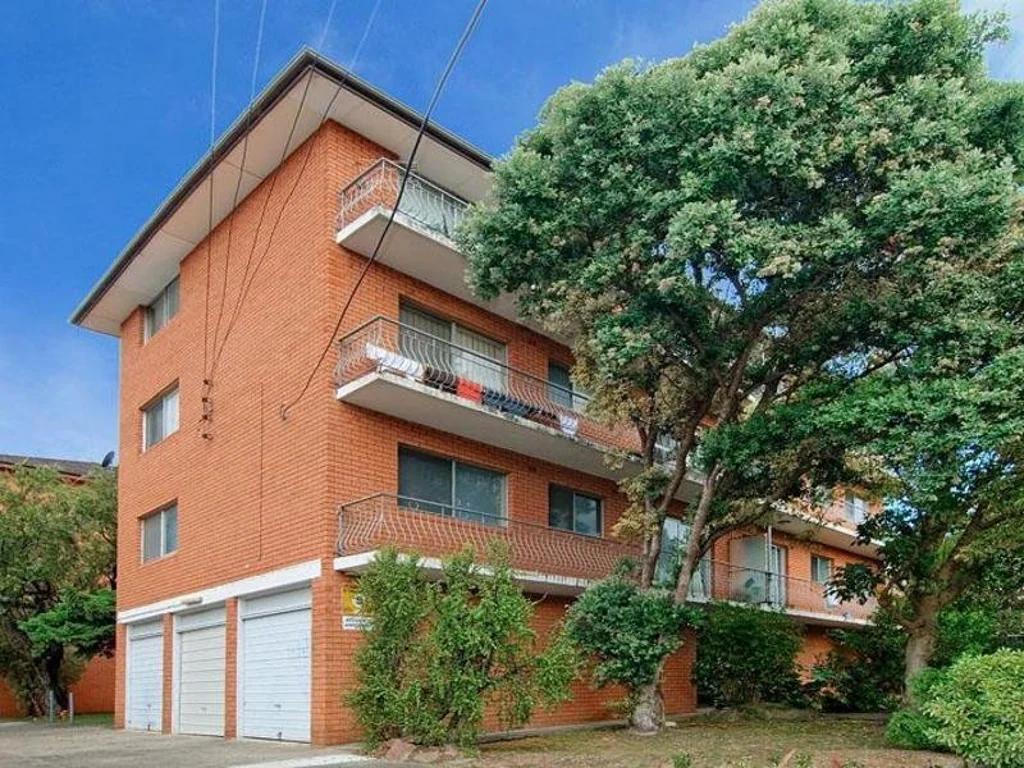 Large Unit with Garage