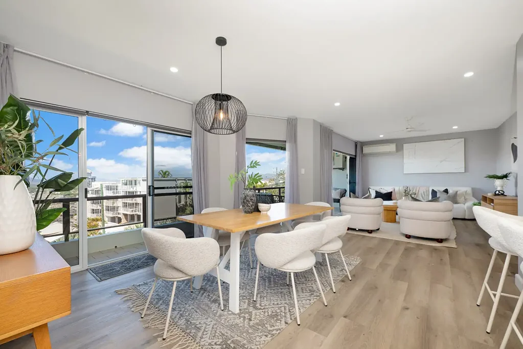 North Ward 2 Slaapkamer Elevated North Ward Living with City & Ocean Views