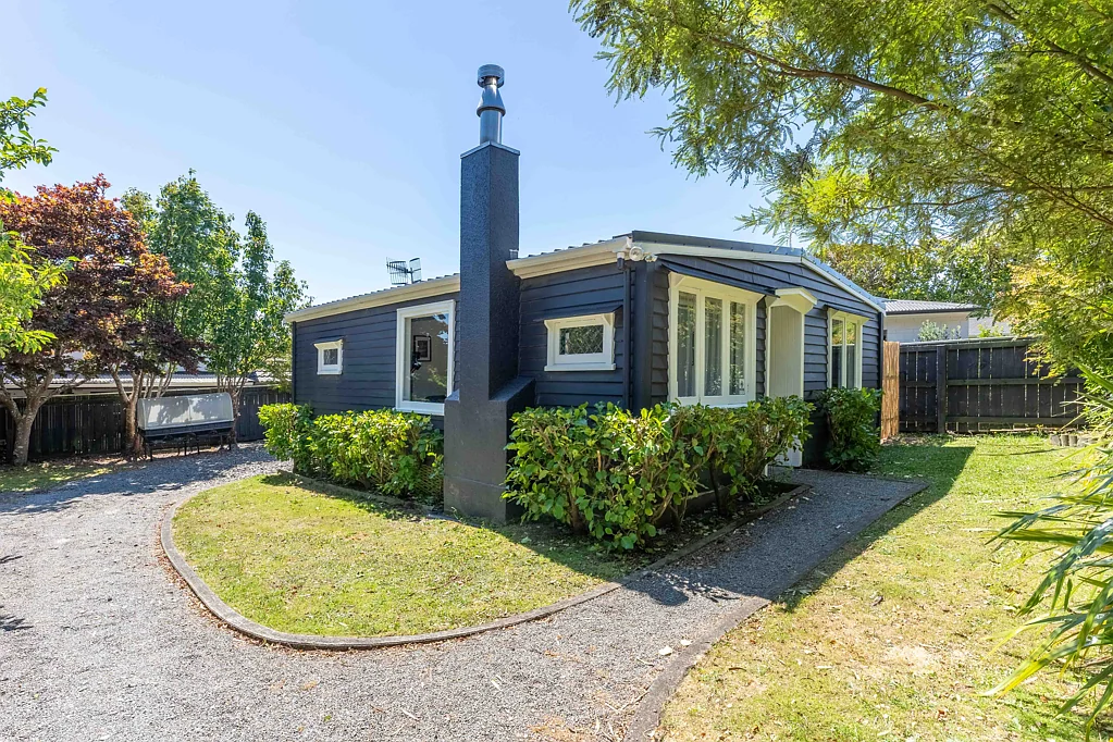 8 Winara Avenue, Waikanae, Kapiti Coast, Wellington