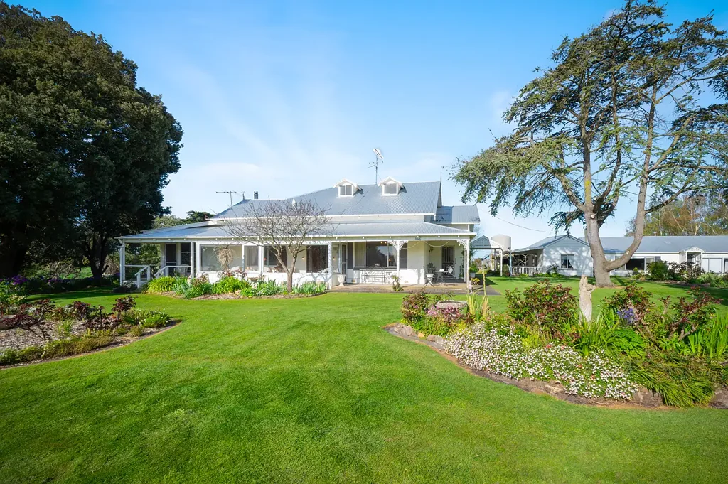 Kongorong  "Aberfoyle" - Country Garden Sanctuary on Prime Acreage - Three Titles