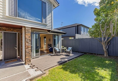 Spacious, Modern Family Retreat in Leafy Epsom...