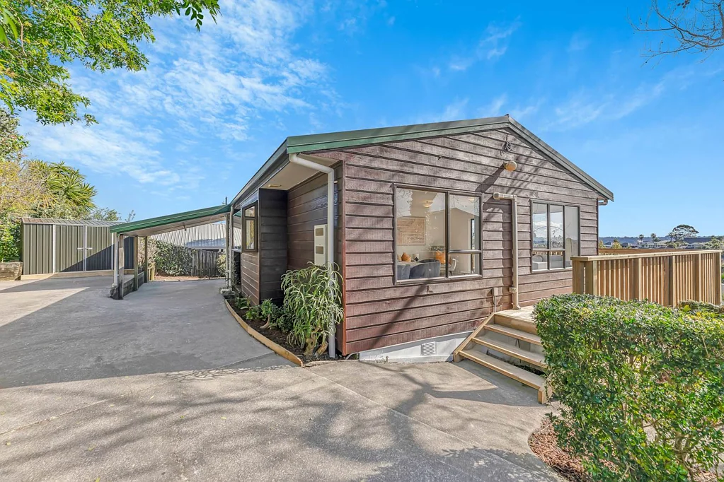 2/17 Exeter Place, Unsworth Heights, North Shore City, Auckland
