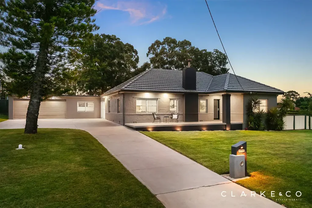 Aberglasslyn 3房  A FULLY RENOVATED FAMILY GEM SET ON A MASSIVE 4506 SQM BLOCK!