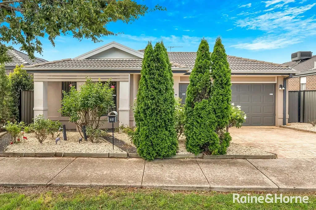 Stylish 3-Bedroom Family Home with Modern Comforts in Craigieburn