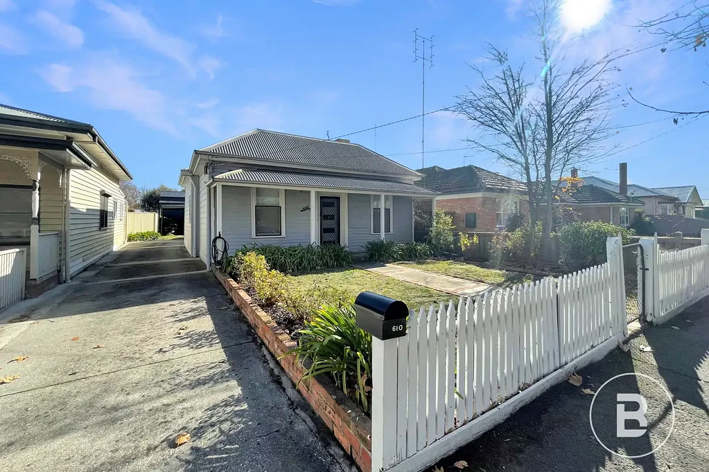 CHARMING FOUR BEDROOM GEM WALKING DISTANCE TO CBD