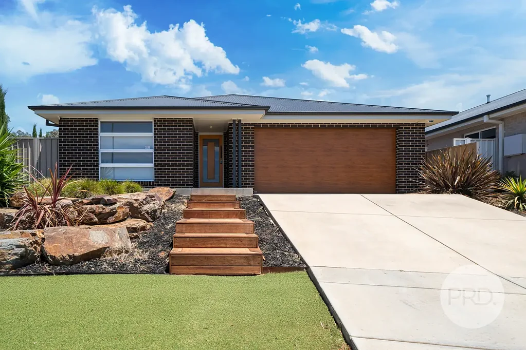 21 Hollows Crescent, Lloyd, NSW 2650