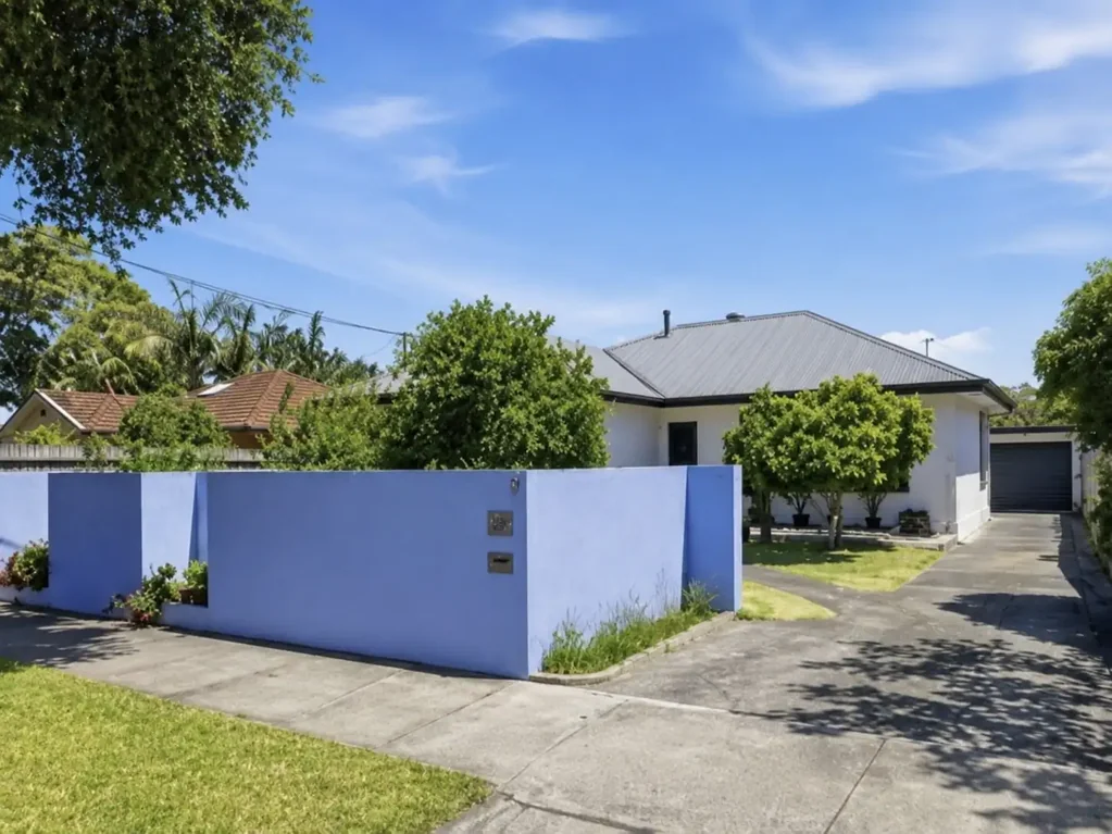 Modern Family Living in an unbeatable location