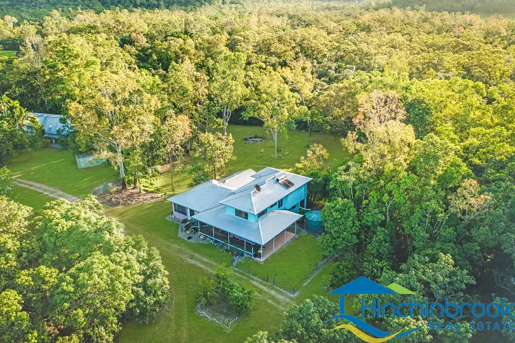 Cardwell 10房  Rare opportunity to own a stunning lifestyle freehold acreage with rental income potential