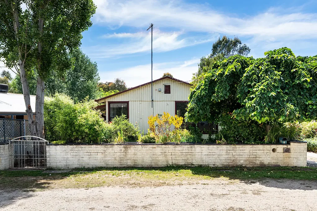 Castlemaine 3 Slaapkamer Period Charm, Prime Location, Endless Possibilities