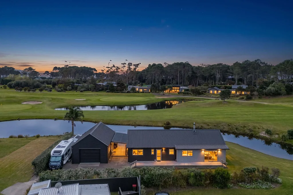 Matarangi 4房  STUNNING GOLF FRONT