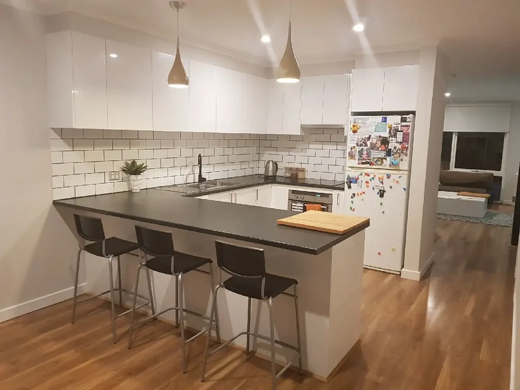 Beautiful Townhouse in Kew!