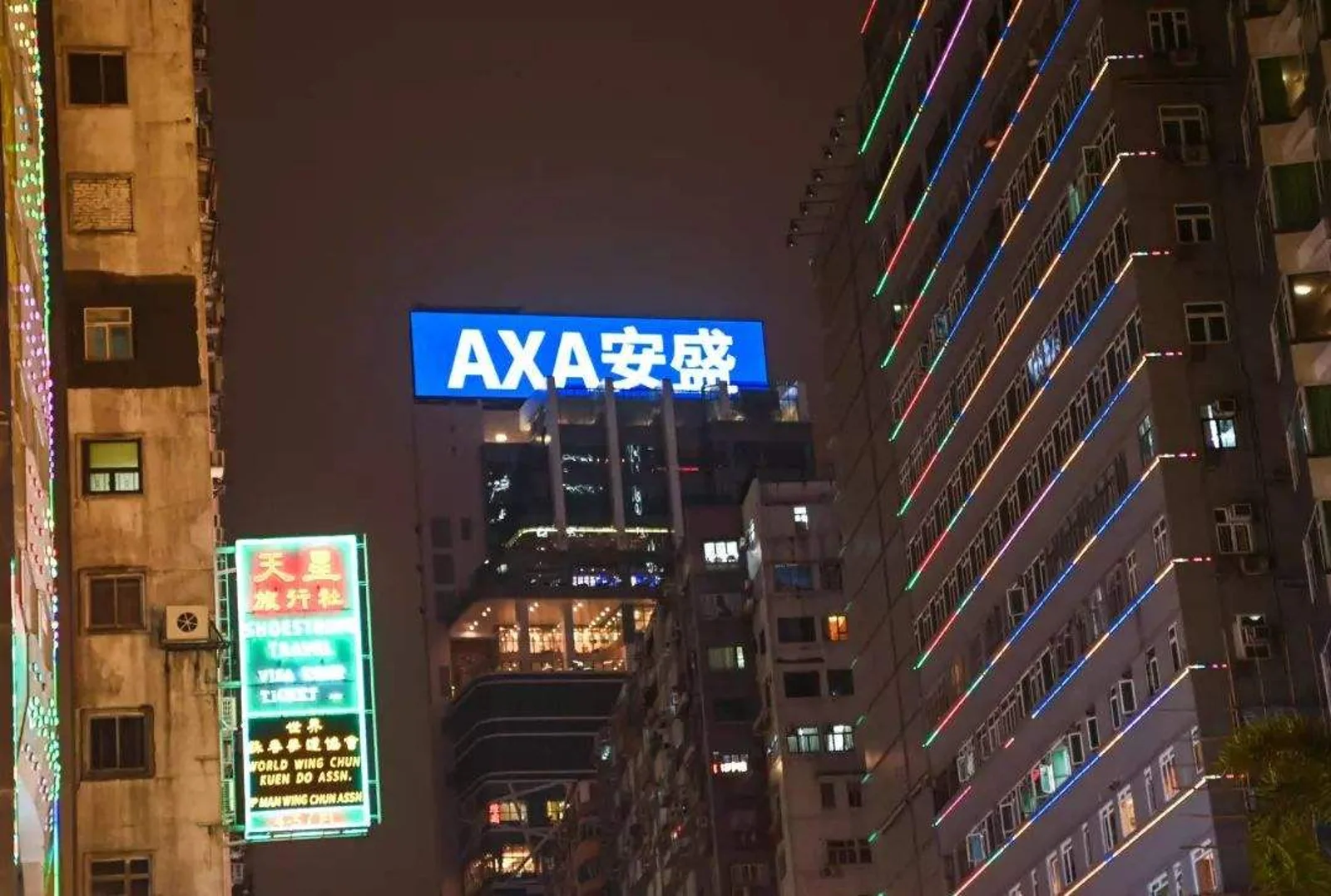 内地客香港被忽悠,买了保险成基金,4亿港元半年跌光还欠钱