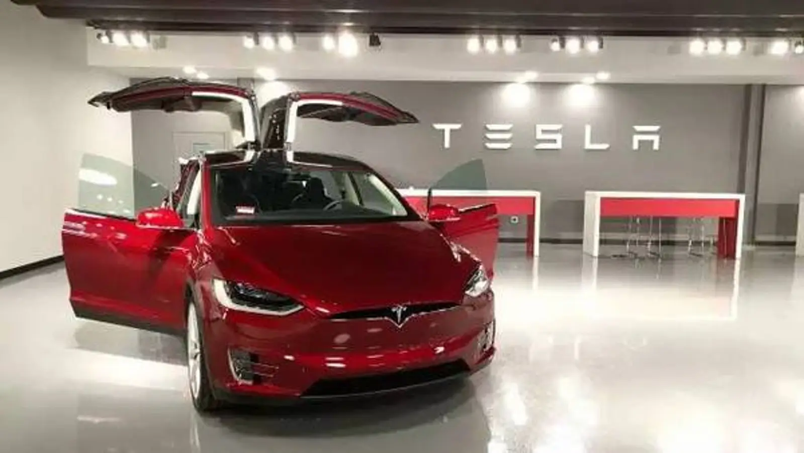 奥克兰男子赌上房产经营Tesla全电动出租车业务，然而困难重重，计划濒临破产！