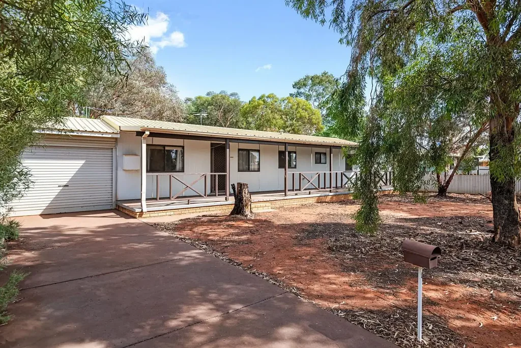 Neat & Tidy 2-Bedroom Home on a Spacious Block!