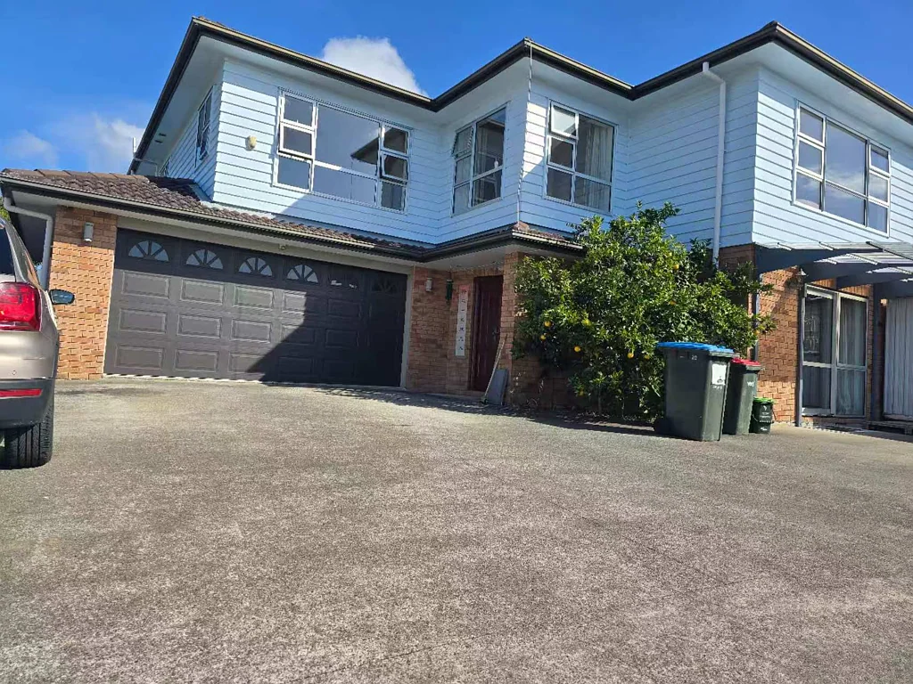 Mount Roskill 全校网 独立出入 两房一厅一卫一停车位 带院子