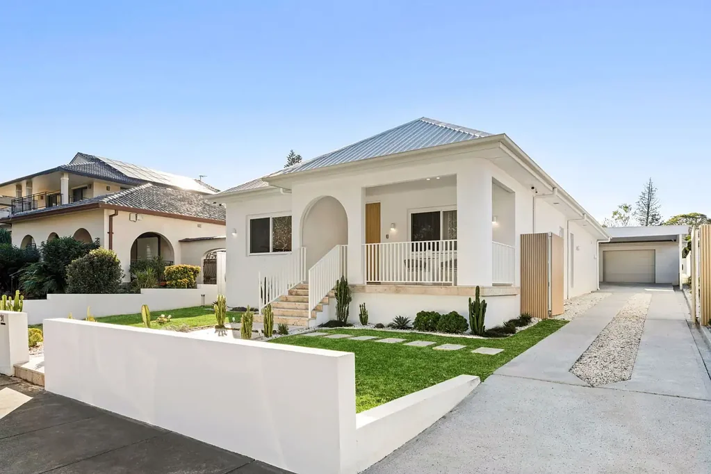 Strathfield 4 Slaapkamer Masterfully renovated single level sanctuary on north-to-rear 771sqm parcel