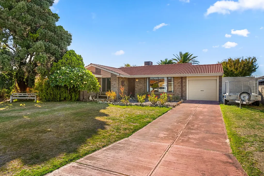 6 Ocean Place, Waikiki, WA 6169
