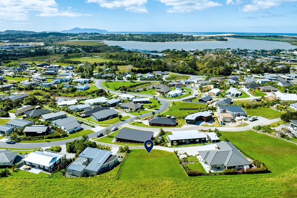 Mangawhai Sun, serenity and stunning estuary outlooks