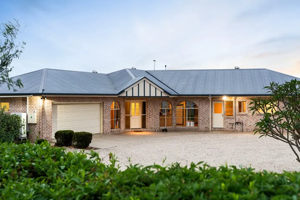 Rockmount Lifestyle. Livestock. Location.