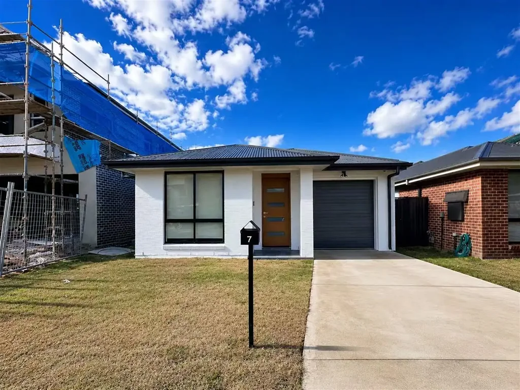 5 Bedroom Brand New Family Home in Prime Leppington Location