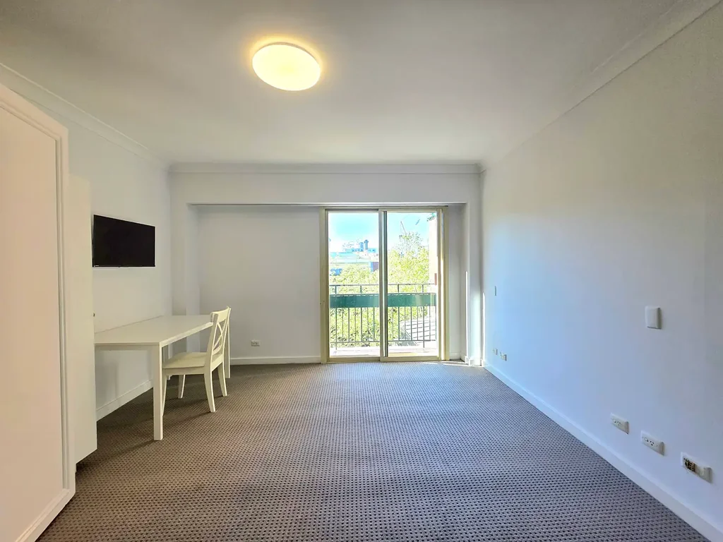 Updated Furnished Studio, Short term - Bills included