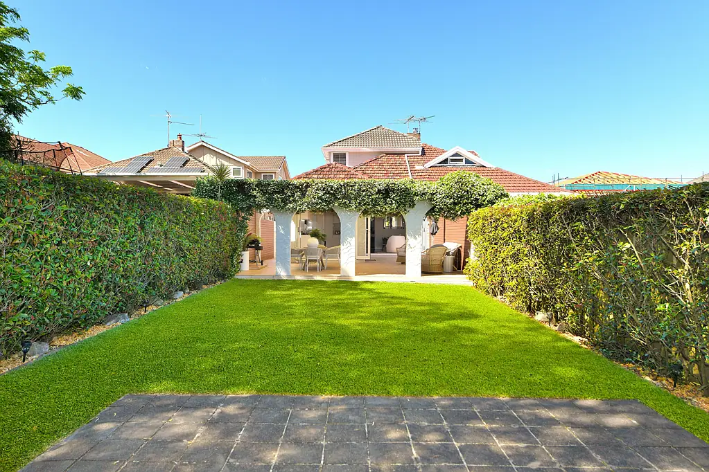 Maroubra 4ਬੈੱਡਰੂਮ Classic-Contemporary Coastal Home With An Idyllic North Facing Level Garden