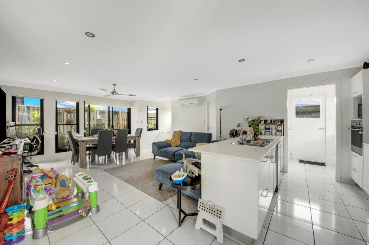 1 WEDGETAIL RD, CLINTON QLD 4680, 0房, 0浴, Townhouse