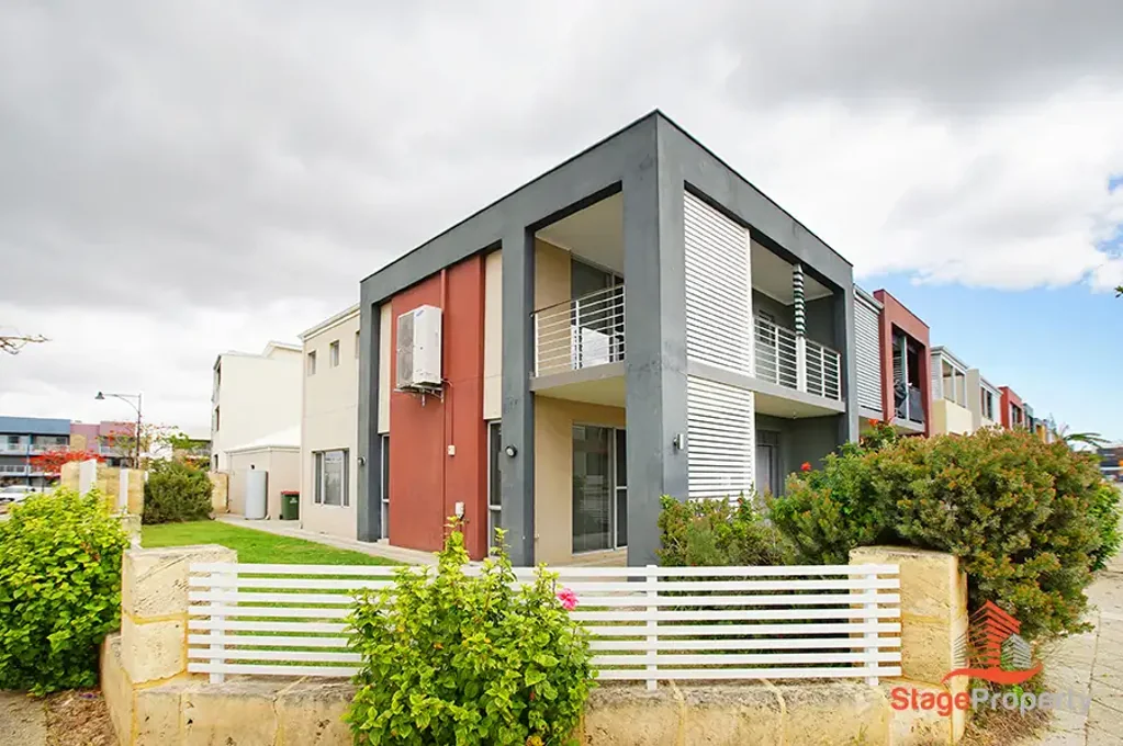 Stylish 3-Bedroom Townhouse in Prime Location