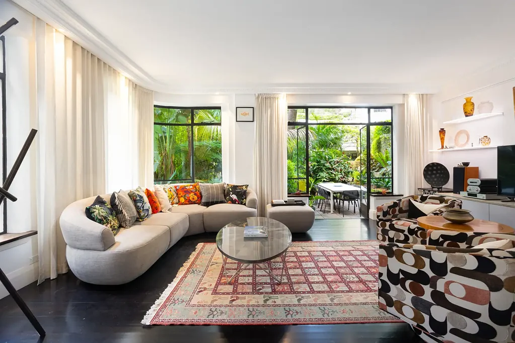 Potts Point 3ห้องนอน Sophisticated 3-Bed Sanctuary In Uniquely Beautiful Garden Setting With LUG