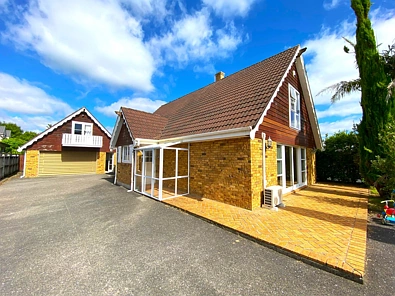 Spacious Family Home with Detached Suite Near ...