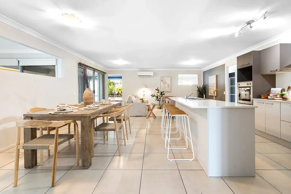 Ormeau 4房  Spacious family living with multiple living areas and outdoor entertaining