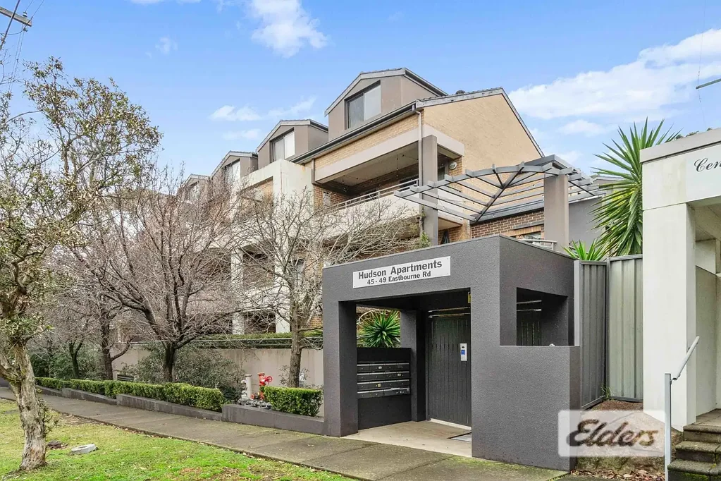 Modern Two-Bedroom Apartment in Central Flemington Location