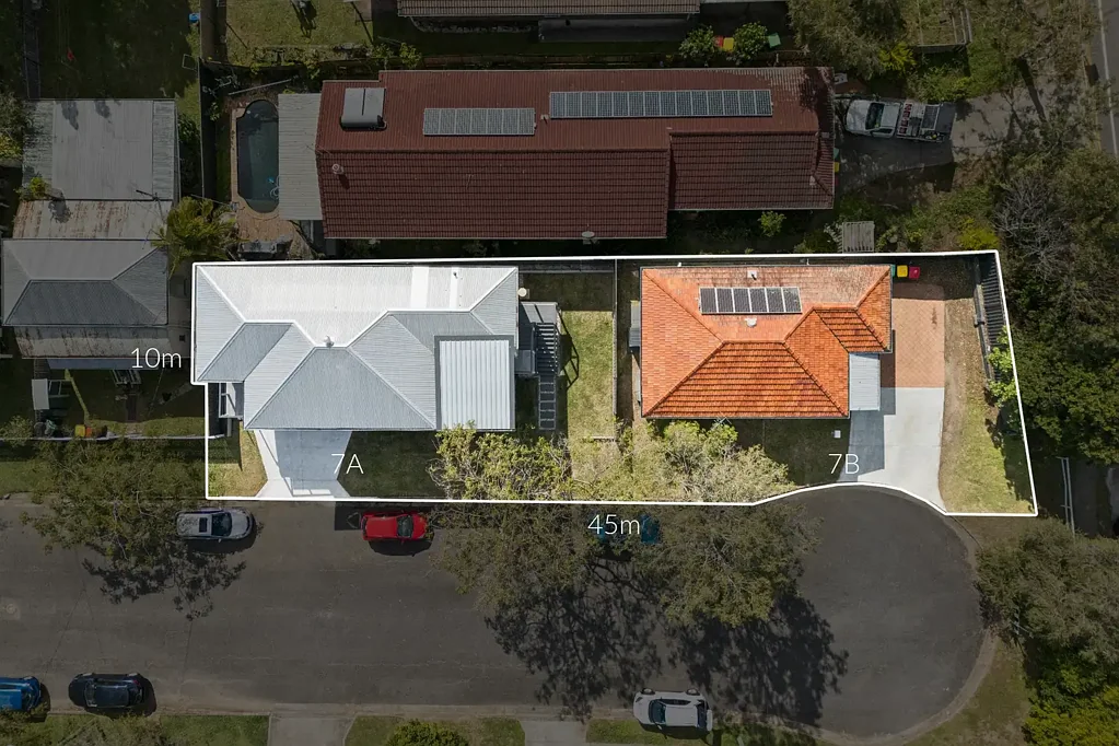 Wavell Heights 6Phòng ngủ 2 Houses, 1 Lot | Dual-Home Family Property | Multifaceted Investment Potential