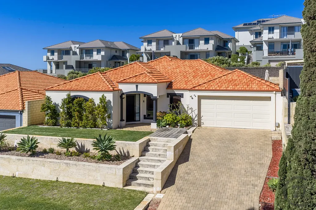 Wannanup 4房  Perfectly Positioned Coastal Entertainer
