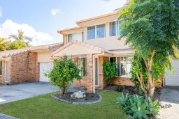 26/97 Edmund Rice Drive, Southport