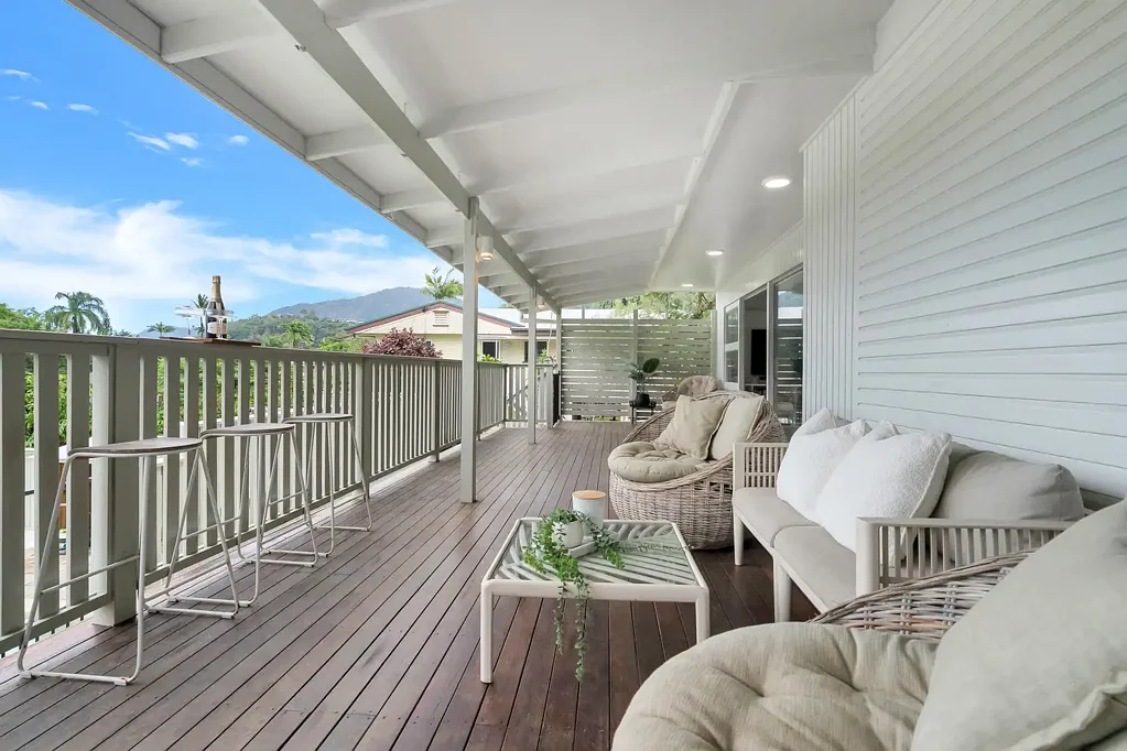 Whitfield 4 Slaapkamer Spectacular Views | Enviable Location | Spacious Floor Plan