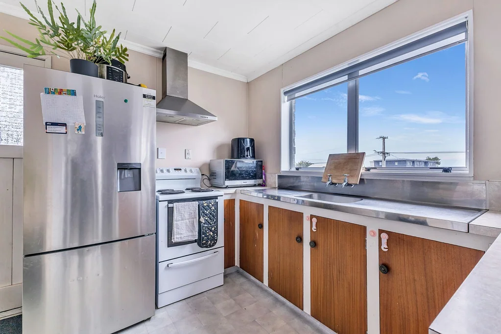 New Plymouth Central 2 Slaapkamer Easy-Care Living with Investment Appeal