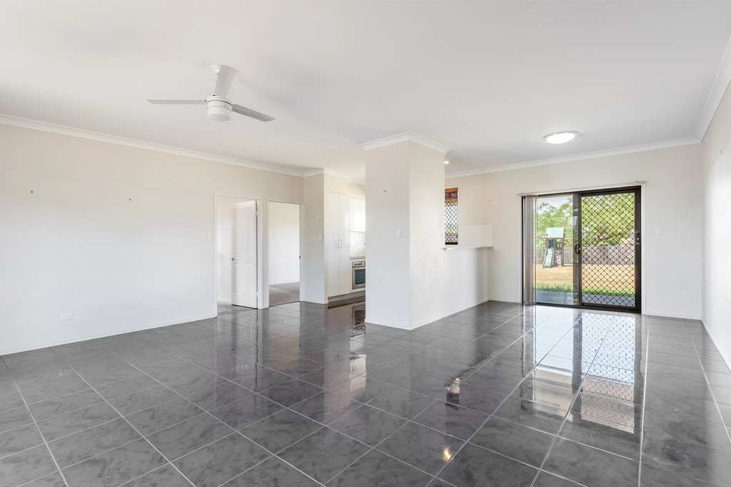 2 SKYVIEW ST, MERINGANDAN WEST QLD 4352, 0 rūma, 0 rūma horoi, House