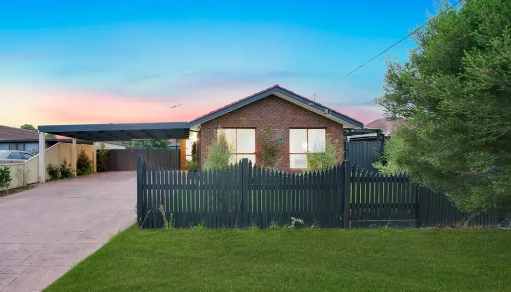 3 BEDROOM HOME IN BELLBRIDGE ESTATE