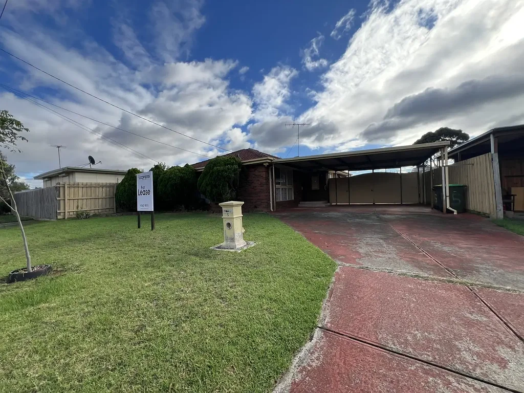 Spacious Family Living in a Quiet Court Setting