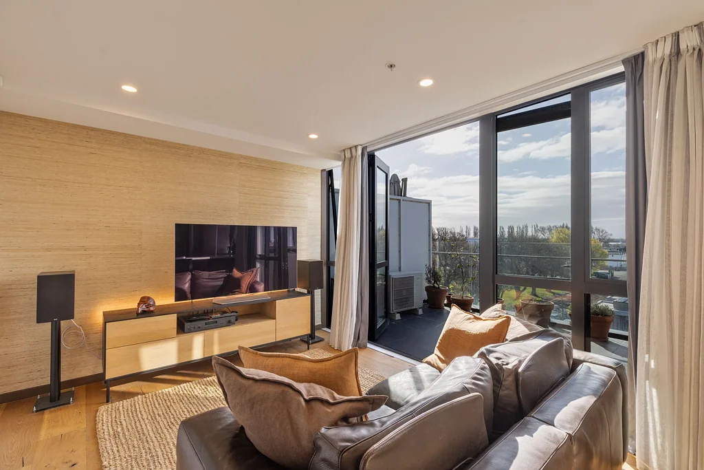 Christchurch Central 2 Bedroom Executive Rooftop Apartment with Secure Parking