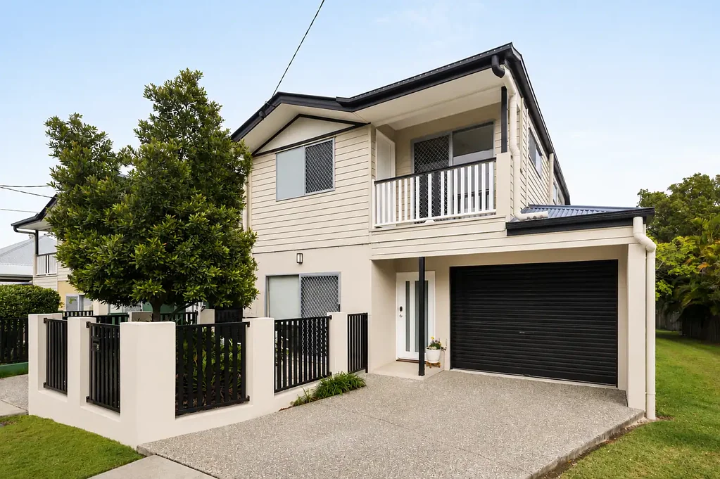 Windsor 3બેડરૂમ Free-Hold, North-Facing Living and Low-Maintenance Townhome