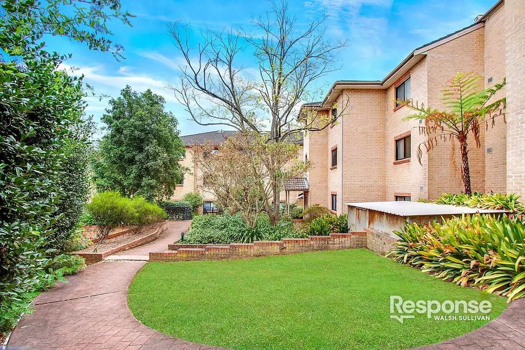 Carlingford 2कमरा Walk to Light Rail | Spacious North-Facing Apartment with Resort-Style Amenities