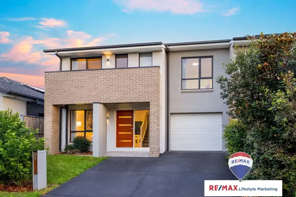Modern Family Living Opposite Reserve | Walk to Station & Shops