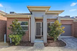 2/15 Lardner Road, Drouin