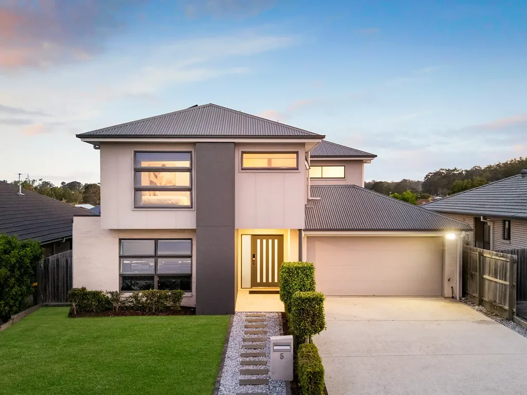 Hillcrest 4Kwarto Luxury Family Living with Elevated Views & Designer Finishes