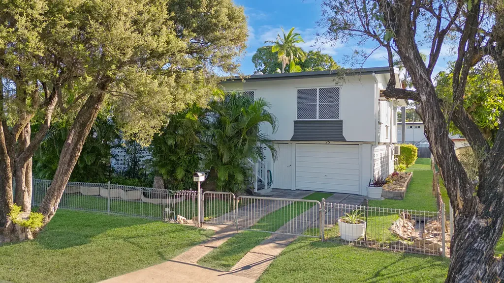 25 Illoura Street, Cranbrook, QLD 4814