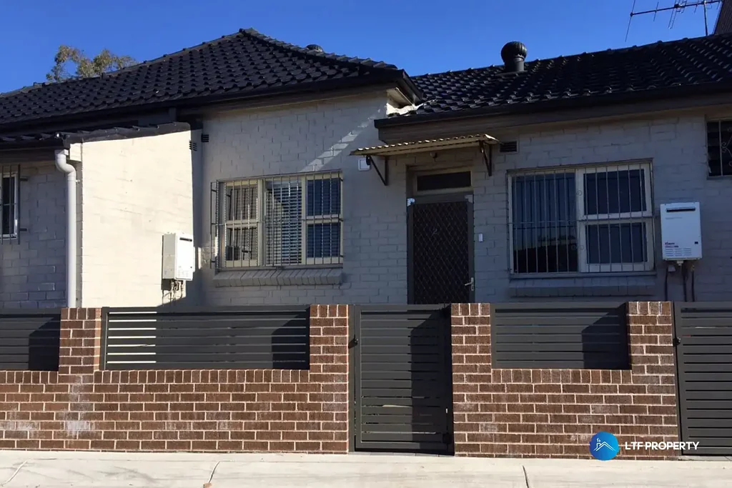 Well Presented One Bedroom With Courtyard