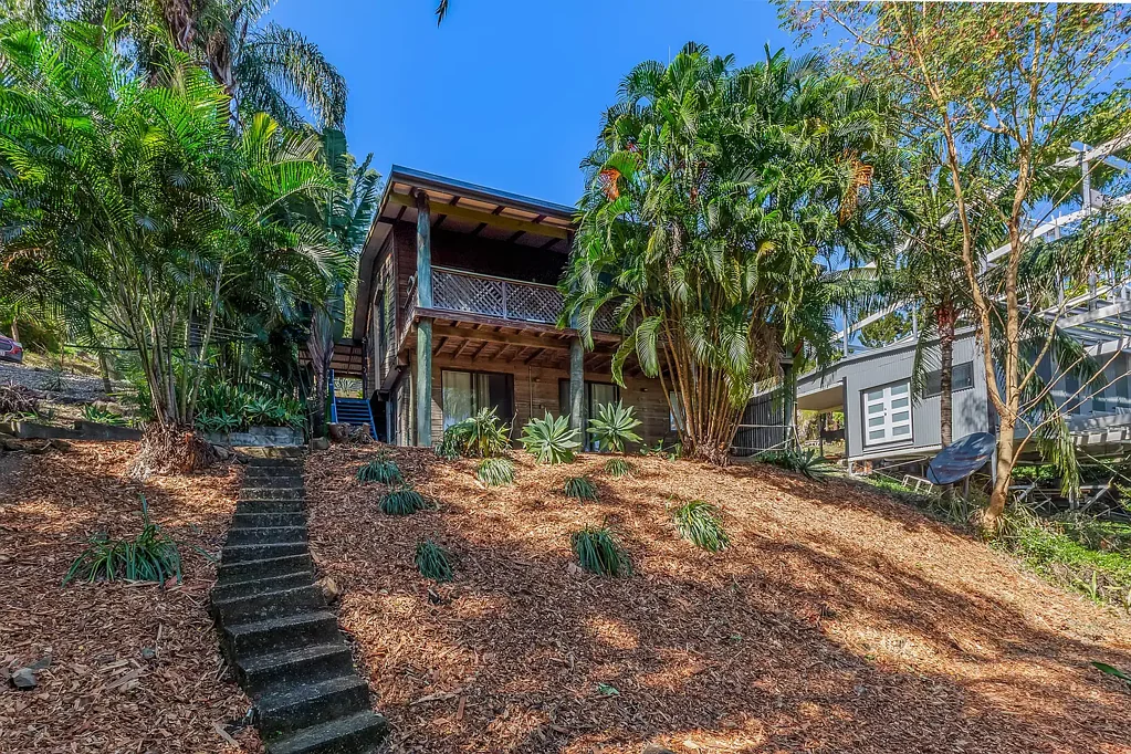 Cannonvale 3房  Dual living in central Cannonvale on 1,035 m², quiet street, big possibilities